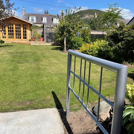 Hillview Villa Ballater Exterior photo